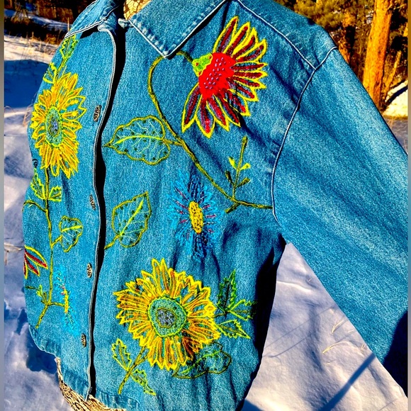 Beautiful embroidered denim jacket by Tantrums. Size M - Picture 8 of 10